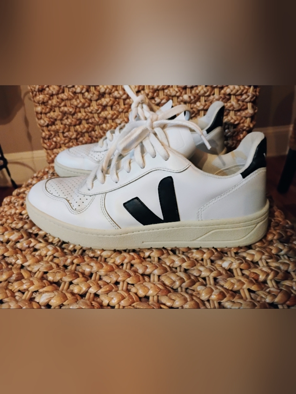 Women's VEJA Sneakers White & Black Size 9 / EU 40